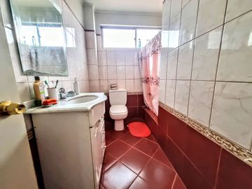 Casa Sólida De 2 Pisos, 4d/3b, 767 M2 De Terreno, San Miguel