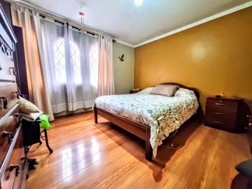 Casa Sólida De 2 Pisos, 4d/3b, 767 M2 De Terreno, San Miguel