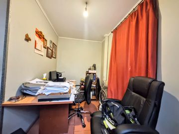 Casa Sólida De 2 Pisos, 4d/3b, 767 M2 De Terreno, San Miguel