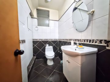 Casa Sólida De 2 Pisos, 4d/3b, 767 M2 De Terreno, San Miguel