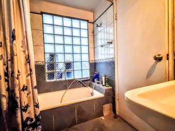 Casa Sólida De 2 Pisos, 4d/3b, 767 M2 De Terreno, San Miguel