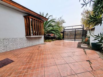 Casa Sólida De 2 Pisos, 4d/3b, 767 M2 De Terreno, San Miguel