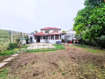 Casa Sólida De 2 Pisos, 4d/3b, 767 M2 De Terreno, San Miguel