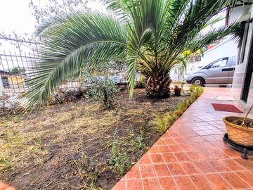 Casa Sólida De 2 Pisos, 4d/3b, 767 M2 De Terreno, San Miguel