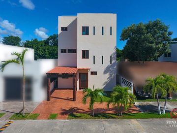 Casa con alberca y jardín cerca de la playa, venta, el Cielo, Playa del Carmen.