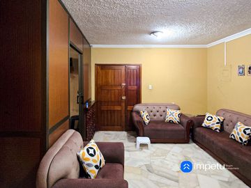 Se vende casa rentera central en la ciudad de  Loja