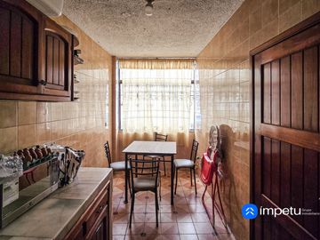 Se vende casa rentera central en la ciudad de  Loja