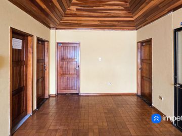 Se vende casa rentera central en la ciudad de  Loja