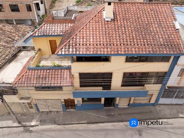 Se vende casa rentera central en la ciudad de  Loja