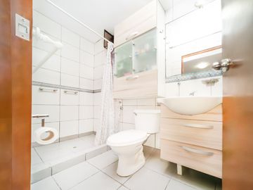 VENTA DE DEPARTAMENTO EN MAGDALENA LIMITE CON SAN ISIDRO