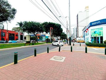 VENTA DE DEPARTAMENTO EN MAGDALENA LIMITE CON SAN ISIDRO