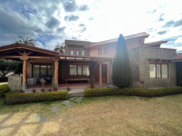 ESPECTACULAR CASA EN CHUQUIPATA