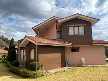 ESPECTACULAR CASA EN CHUQUIPATA