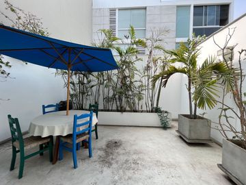 Lindo y practico departamento en Barranco, cerca al Malecón (AMOBLADO)
