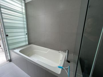 Lindo y practico departamento en Barranco, cerca al Malecón (AMOBLADO)