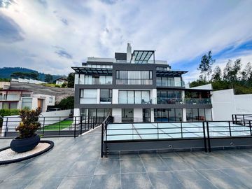 EN VENTA SUITE, con vista panoramica Sector Lumbisi (2 parqueaderos)