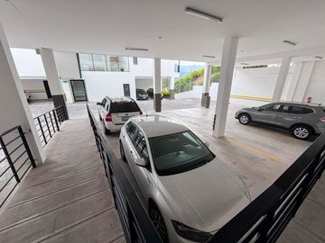 EN VENTA SUITE, con vista panoramica Sector Lumbisi (2 parqueaderos)