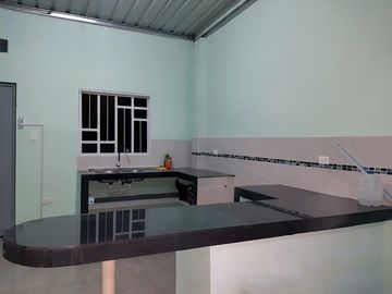 SE VENDE DE OPORTUNIDAD, CASA AMOBLADA + MINI DEPARTAMENTO 105 M2. DE CONST. SAN PABLO II - LA EMANUEL – LA CONCORDIA – SANTO DOMINGO - ECUADOR