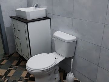 SE VENDE DE OPORTUNIDAD, CASA AMOBLADA + MINI DEPARTAMENTO 105 M2. DE CONST. SAN PABLO II - LA EMANUEL – LA CONCORDIA – SANTO DOMINGO - ECUADOR