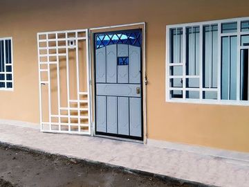 SE VENDE DE OPORTUNIDAD, CASA AMOBLADA + MINI DEPARTAMENTO 105 M2. DE CONST. SAN PABLO II - LA EMANUEL – LA CONCORDIA – SANTO DOMINGO - ECUADOR