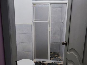 SE VENDE DE OPORTUNIDAD, CASA AMOBLADA + MINI DEPARTAMENTO 105 M2. DE CONST. SAN PABLO II - LA EMANUEL – LA CONCORDIA – SANTO DOMINGO - ECUADOR