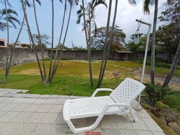 SE VENDE CASA VACACIONAL, TERRENO 950 M² TONSUPA - ATACAMES - ESMERALDAS - ECUADOR