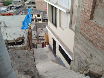 CASA EN VENTA DE 2 PISOS