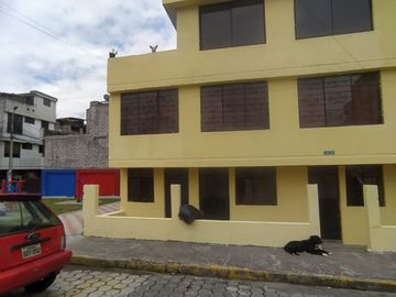 SE VENDE CASA DE TRES PLANTAS 289,24 M2.  TURUBAMBA ALTO – QUITO - PICHINCHA
