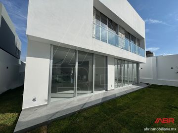 CASA NUEVA EN COTO ZONA ANDARES