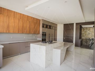 CASA NUEVA EN COTO ZONA ANDARES