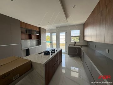 CASA NUEVA EN COTO ZONA ANDARES