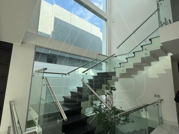 CASA NUEVA EN COTO ZONA ANDARES