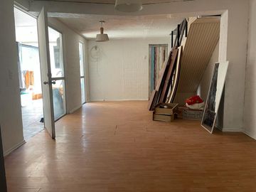 SE VENDE: Casa de 4 dormitorios, 2 baños y estacionamiento, en Villa Los Llanos de Maipú