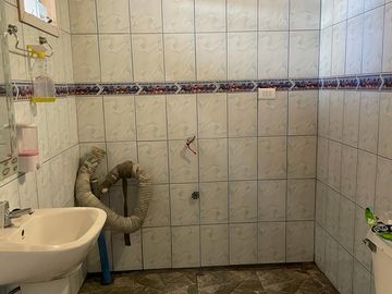 SE VENDE: Casa de 4 dormitorios, 2 baños y estacionamiento, en Villa Los Llanos de Maipú
