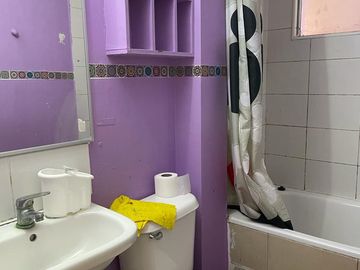 SE VENDE: Casa de 4 dormitorios, 2 baños y estacionamiento, en Villa Los Llanos de Maipú