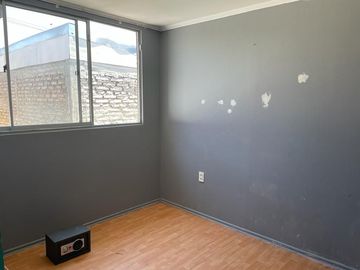SE VENDE: Casa de 4 dormitorios, 2 baños y estacionamiento, en Villa Los Llanos de Maipú