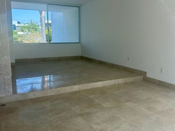 VENTA DE CASA REMODELADA EN BARRANCA DEL REFUGIO