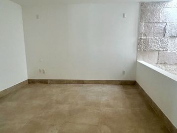 VENTA DE CASA REMODELADA EN BARRANCA DEL REFUGIO