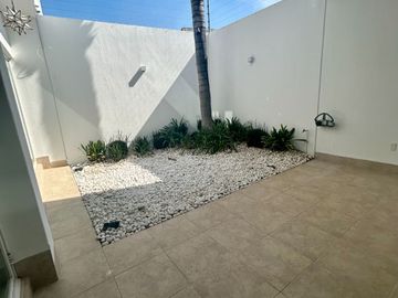 VENTA DE CASA REMODELADA EN BARRANCA DEL REFUGIO