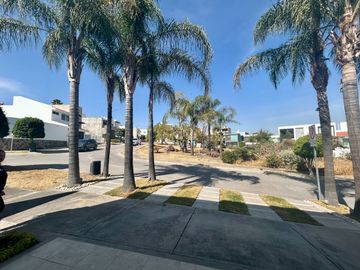 VENTA DE CASA REMODELADA EN BARRANCA DEL REFUGIO