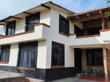 Casa Sola amueblada,  en RENTA a 200 mts del Centro de Tepotzotlán