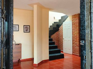 Casa Sola amueblada,  en RENTA a 200 mts del Centro de Tepotzotlán