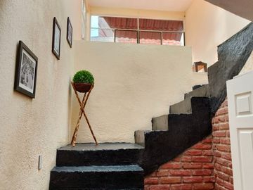 Casa Sola amueblada,  en RENTA a 200 mts del Centro de Tepotzotlán