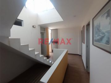 Oportunidad Venta De Hermosa Casa En Buenos Aires - Trujillo At. 144.99 M2