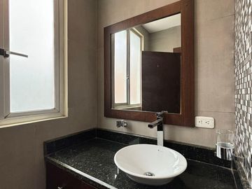 Departamento en venta en Av. Cuxibamba, Loja