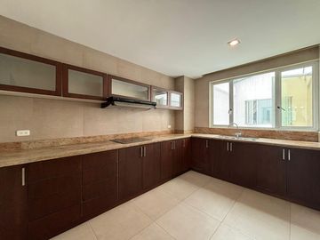 Departamento en venta en Av. Cuxibamba, Loja