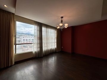 Departamento en venta en Av. Cuxibamba, Loja