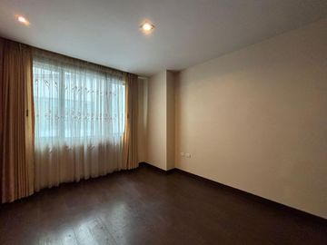 Departamento en venta en Av. Cuxibamba, Loja