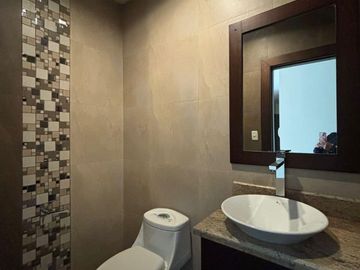 Departamento en venta en Av. Cuxibamba, Loja