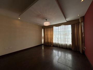 Departamento en venta en Av. Cuxibamba, Loja